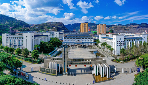 2024.4起 学校东大门使用图_副本 2024.4起 学校东大门使用图_副本